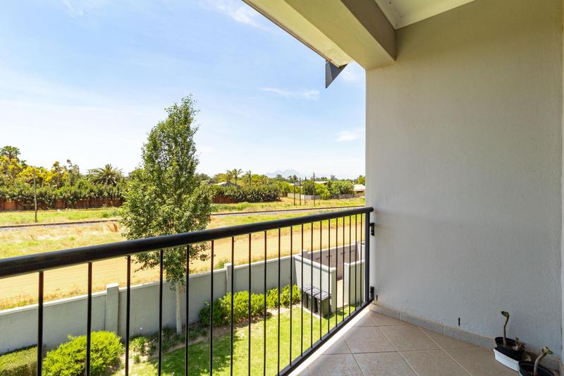 2 Bedroom Property for Sale in Buhrein Western Cape